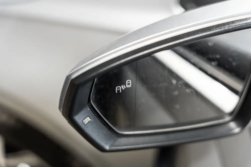 Volkswagen Polo 1.0 TSI R-line DSG Pano IQ Navi Camera uit 2022, foto 17