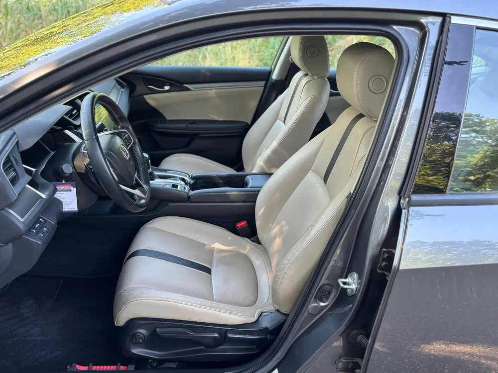 Honda Civic 1.5 i-VTEC Executive Aut/Leder/Camera/Schuifdak uit 2019, foto 2