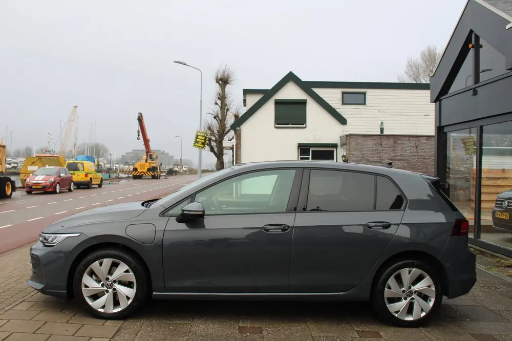 Volkswagen Golf 1.5 eHybrid Life Edition uit 2025, foto 8