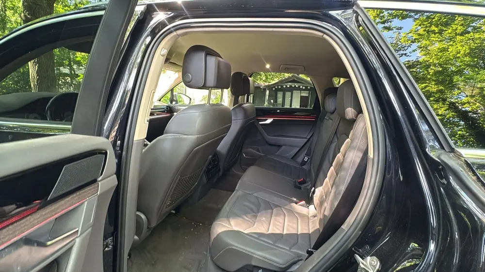 Volkswagen Touareg 3.0 V6 TDI Highline 4MOTION 170KW uit 2020, foto 13