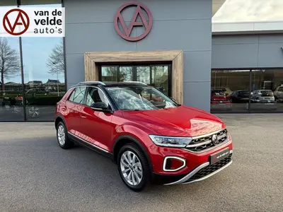 Volkswagen T-Roc 1.5 TSI 150pk DSG Style | Navigatie | Stand uit 2025