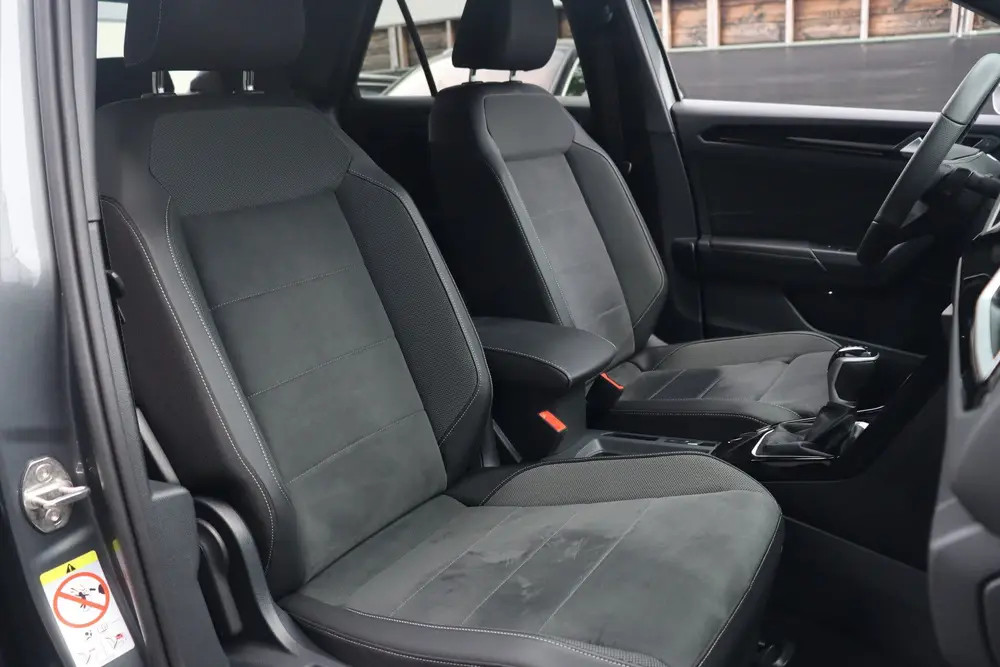 Volkswagen T-Roc 1.5 TSI R-Line | ACC | Camera | Trekhaak | uit 2025, foto 13