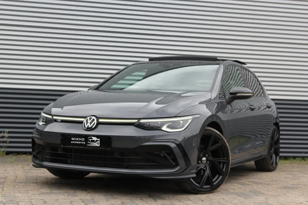 Volkswagen Golf 1.5 eTSI 3x R-Line | Panoramadak | Camera | uit 2022