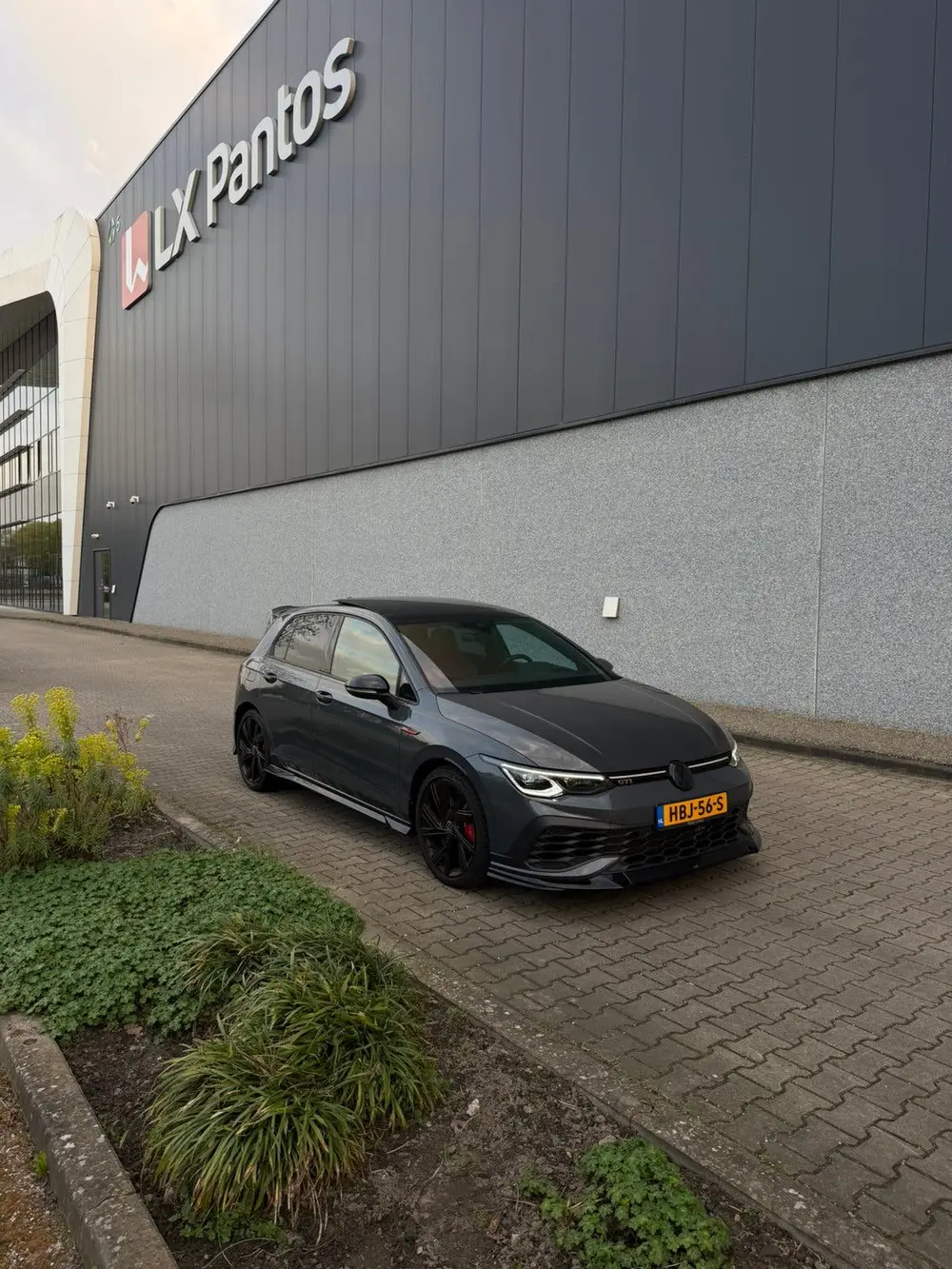 Volkswagen Golf 2.0 TSI OPF 221KW Dsg7 2023 Grijs uit 2023