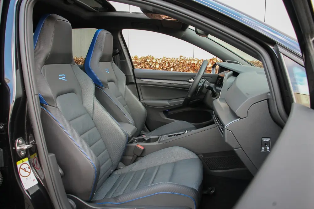 Volkswagen Golf 8 R Performance Pack Akrapovic 2.0 TSI 320pk Harman Kardon Golf 8 R Performance Pack Akrapovic 2.0 TSI 320pk uit 2021, foto 13
