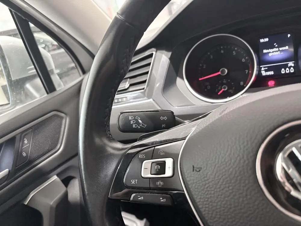 Volkswagen Tiguan Allspace 1.5 TSI R-Line uit 2021, foto 16