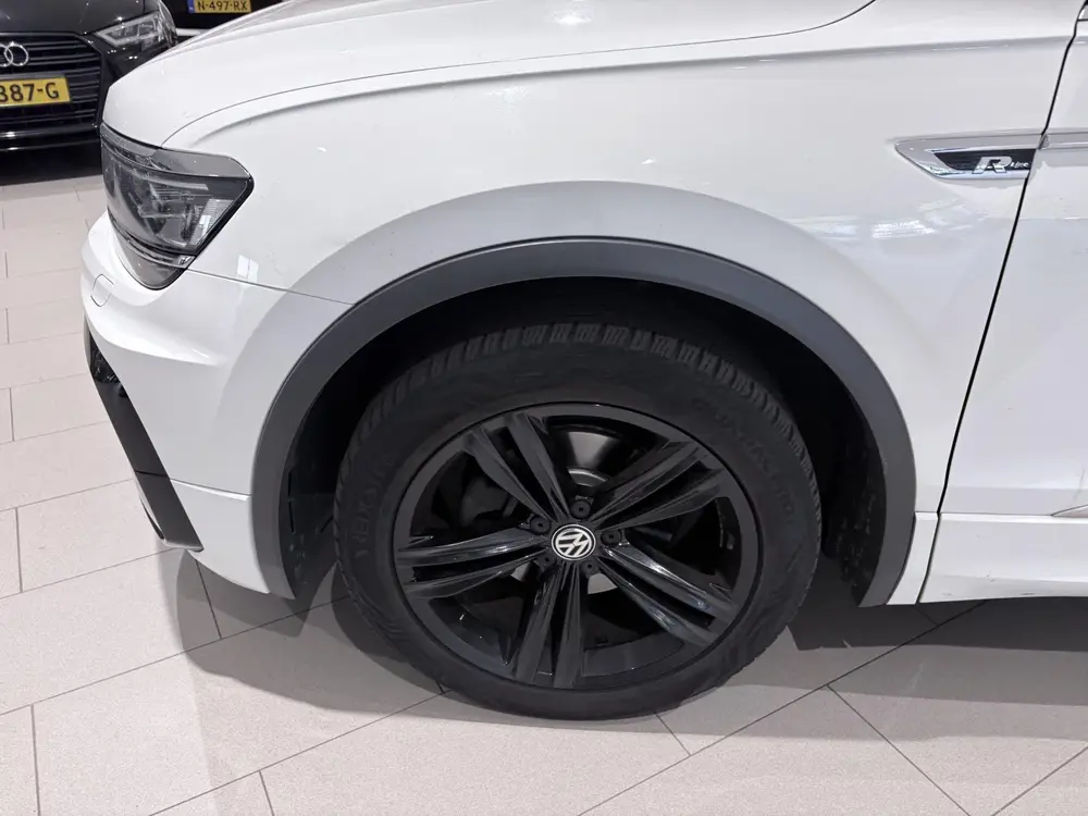 Volkswagen Tiguan Allspace 1.5 TSI R-Line uit 2021, foto 2