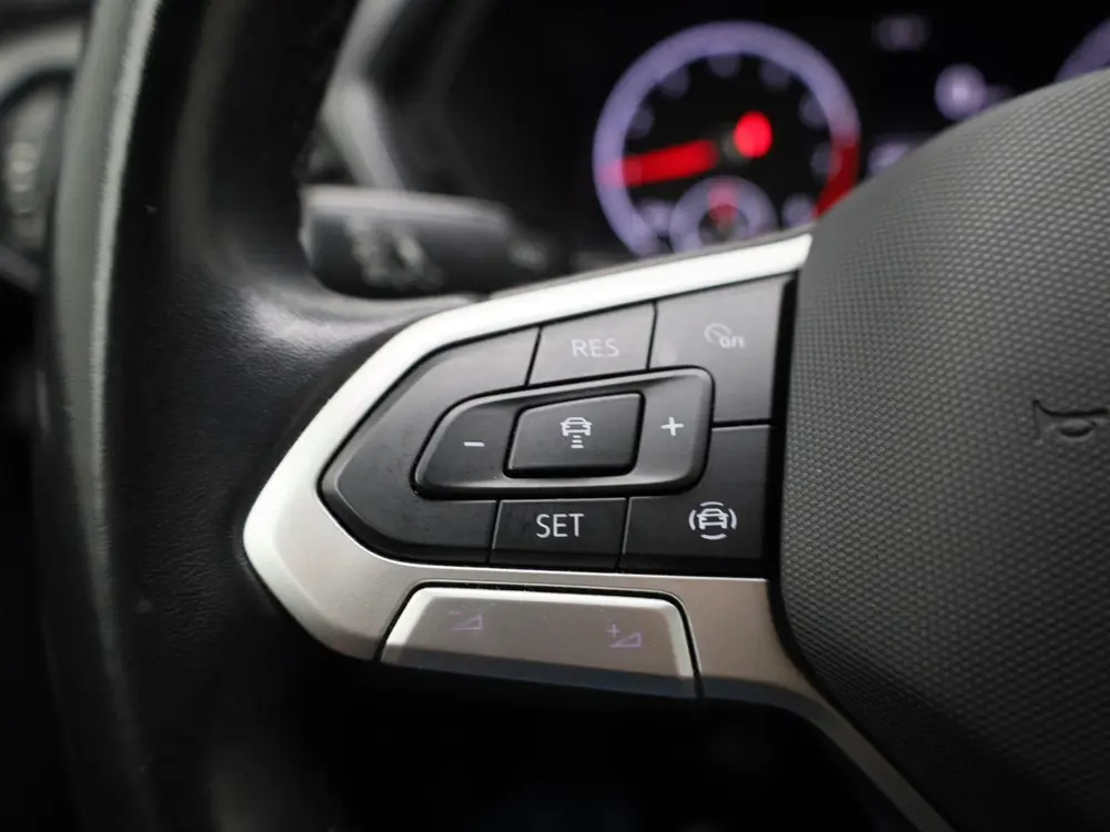 Volkswagen T-Cross 1.0 TSI Life | ACHTERUITRIJCAMERA | APPLE uit 2021, foto 18
