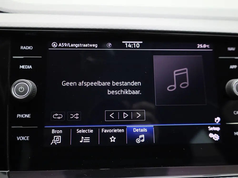Volkswagen T-Cross 1.0 TSI Life | ACHTERUITRIJCAMERA | APPLE uit 2021, foto 19