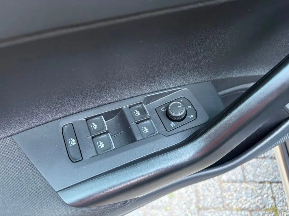 Volkswagen Taigo 1.5 TSI R-Line, IQ-Light, Virtual Cockpit uit 2022, foto 9