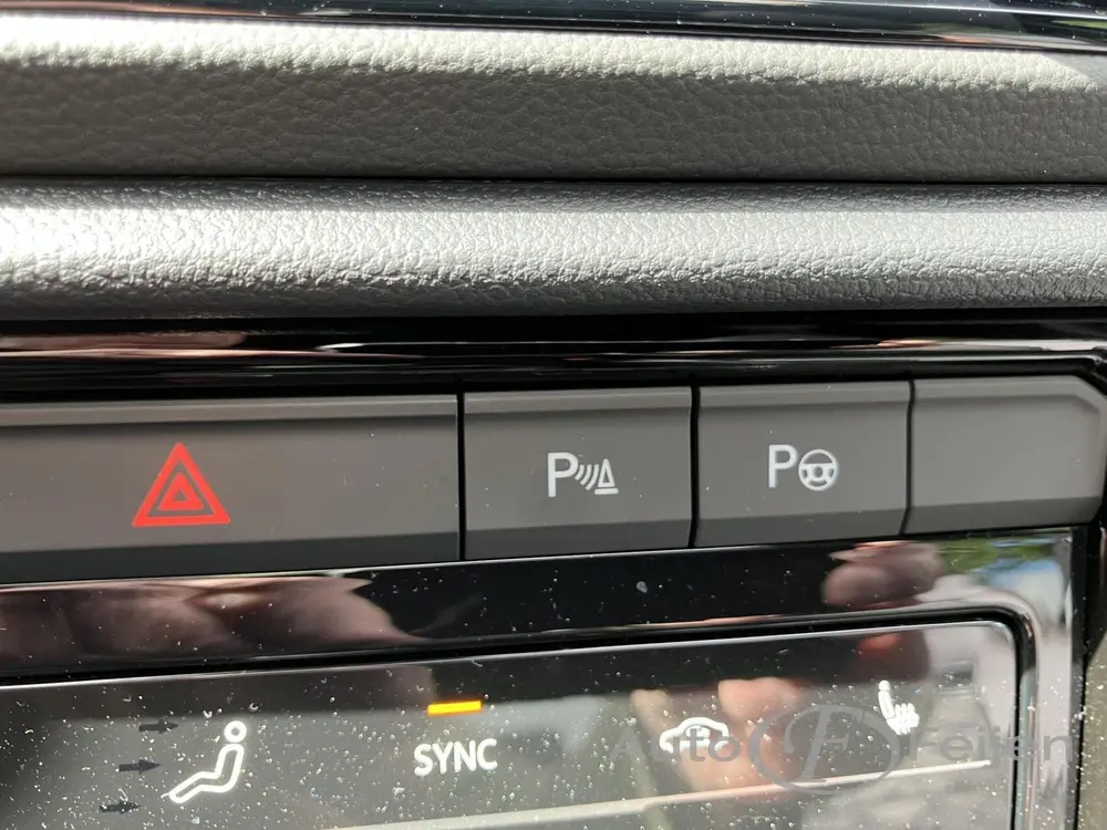 Volkswagen T-Roc 1.5 TSI DSG R-LINE EDITION , PANO , BLACK S uit 2025, foto 19