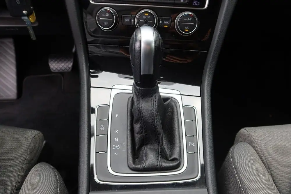Volkswagen Golf 1.5 TSI AUTOMAAT Highline Business R-Line 15 uit 2020, foto 12