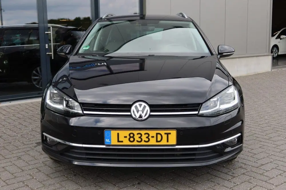 Volkswagen Golf 1.5 TSI AUTOMAAT Highline Business R-Line 15 uit 2020, foto 2