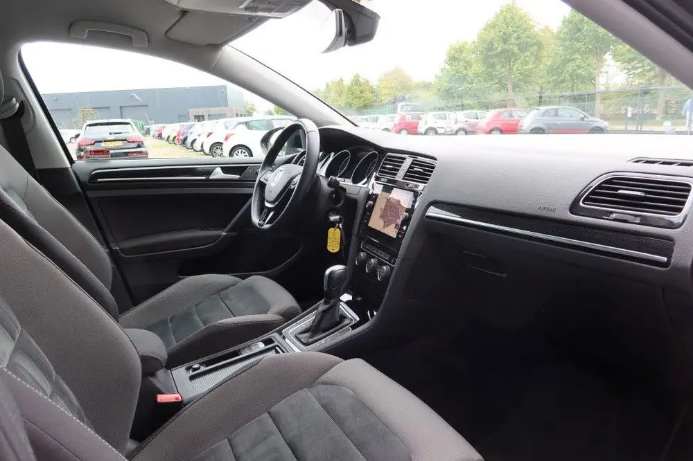 Volkswagen Golf 1.5 TSI AUTOMAAT Highline Business R-Line 15 uit 2020, foto 8