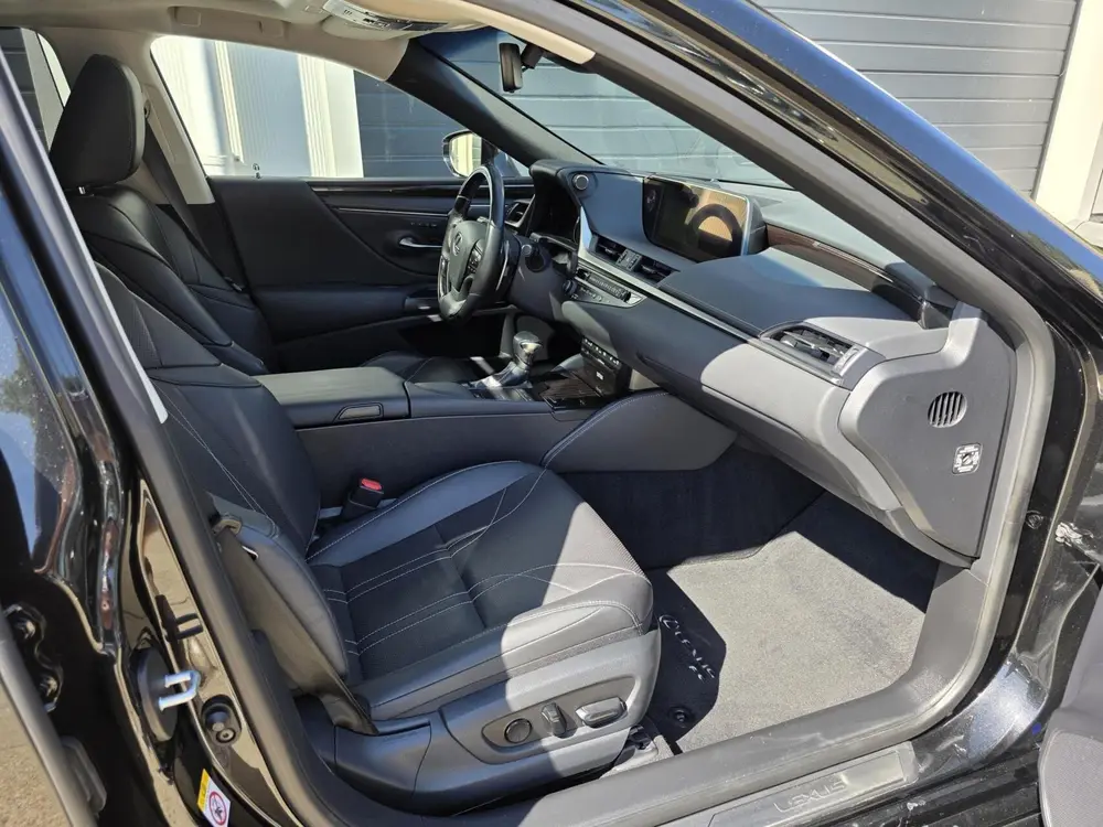 Lexus ES 300h President Line full options uit 2019, foto 10