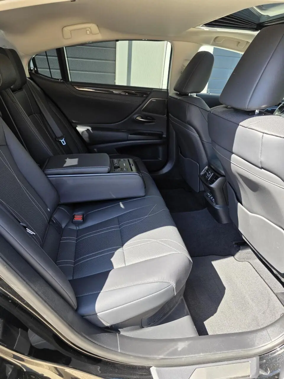 Lexus ES 300h President Line full options uit 2019, foto 12