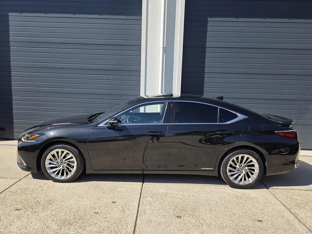 Lexus ES 300h President Line full options uit 2019, foto 2