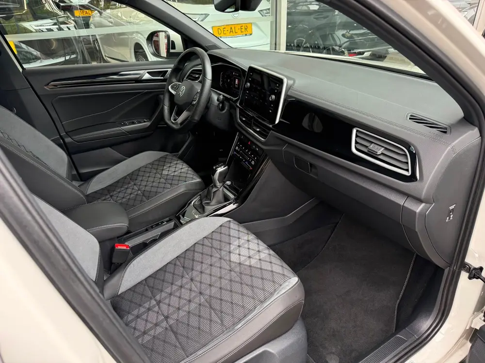 Volkswagen T-Roc 1.5 TSI R-Line ELEKTRISCHE ACHTERKLEP , CAR uit 2024, foto 17