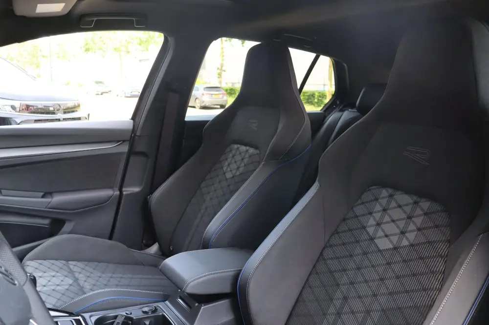Volkswagen Golf 1.5 TSI R-Line Edition|150PK|Ledmatrix|Navig uit 2025, foto 16