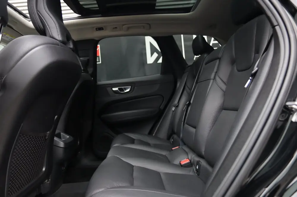 Volvo XC60 2.0 B5 / PANO / ACC / CAMERA / KEYLESS / STUUR+ST uit 2021, foto 18