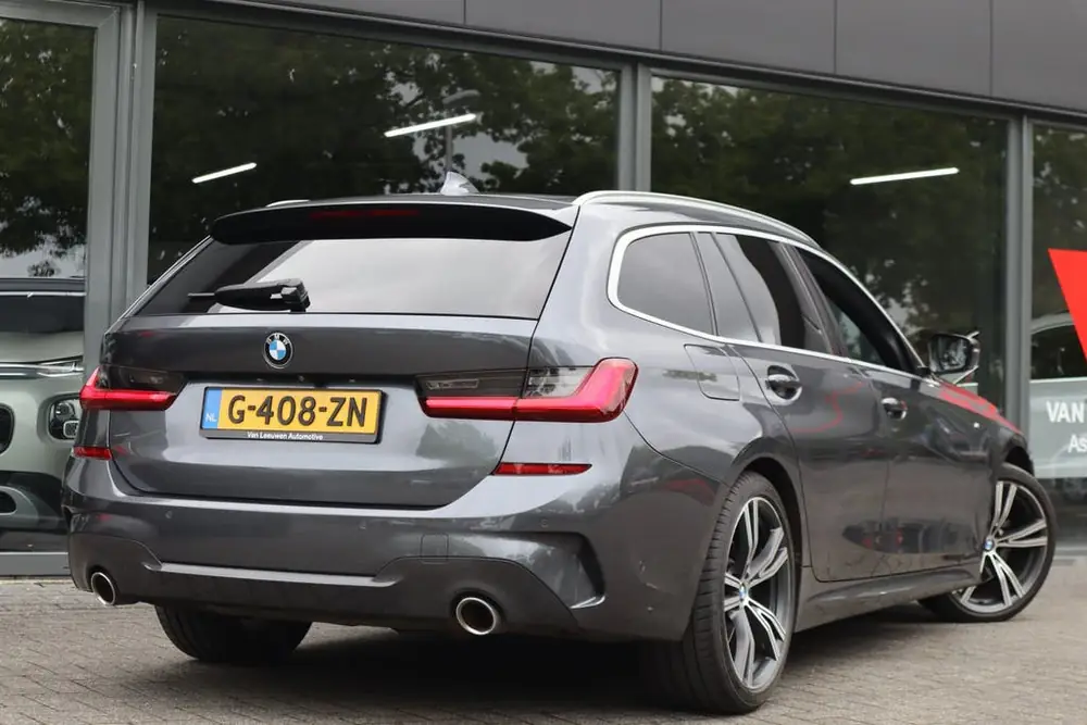 BMW 3-Serie 3 Serie Touring 320i High Executive M Edition | RIJKLAAR uit 2020, foto 2