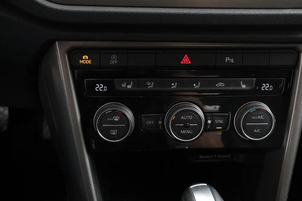 Volkswagen T-Roc 1.5 TSI DSG Style Navigatie Climate Control uit 2020, foto 3