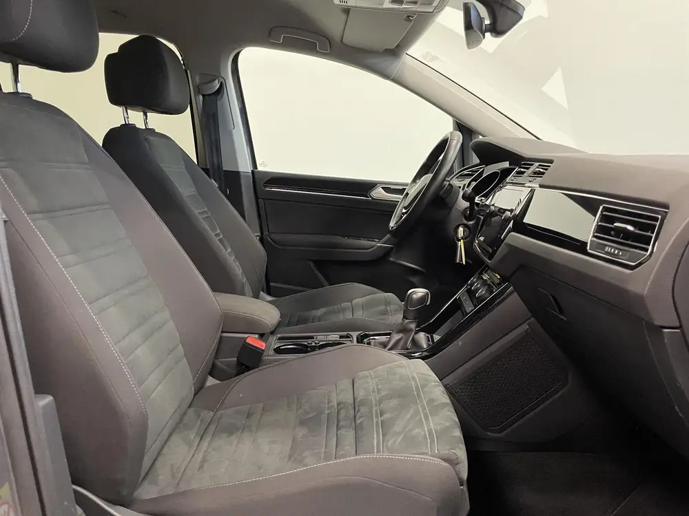 Volkswagen Touran 1.5 TSI DSG Highline Navigatie Parkeersens uit 2020, foto 11