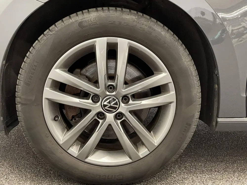Volkswagen Touran 1.5 TSI DSG Highline Navigatie Parkeersens uit 2020, foto 3