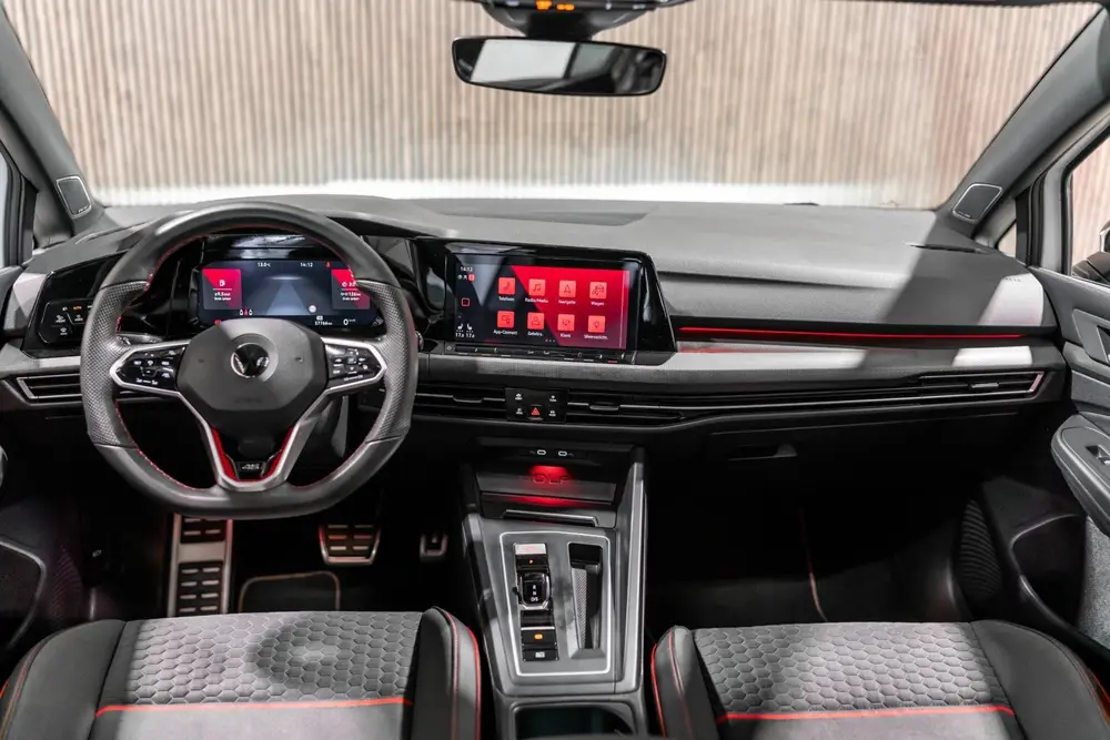 Volkswagen Golf 2.0 TSI GTI 45 JAHRE EDITION AKRAPOVIC DSG P uit 2022, foto 16