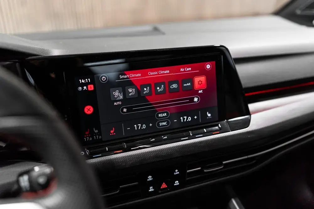 Volkswagen Golf 2.0 TSI GTI 45 JAHRE EDITION AKRAPOVIC DSG P uit 2022, foto 17