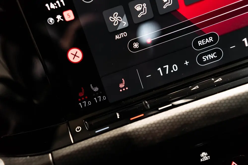 Volkswagen Golf 2.0 TSI GTI 45 JAHRE EDITION AKRAPOVIC DSG P uit 2022, foto 18