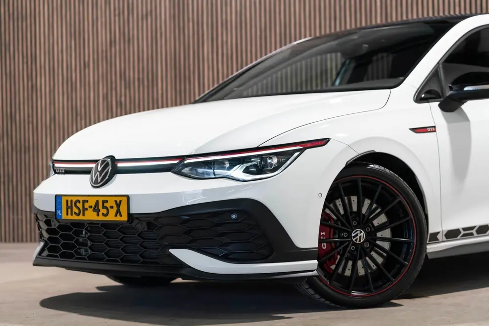Volkswagen Golf 2.0 TSI GTI 45 JAHRE EDITION AKRAPOVIC DSG P uit 2022, foto 2