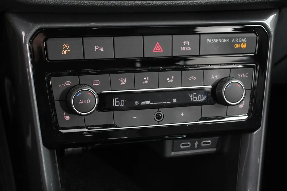 Volkswagen T-Cross 1.0 TSI Style DSG Navigatie Apple Carplay uit 2020, foto 17