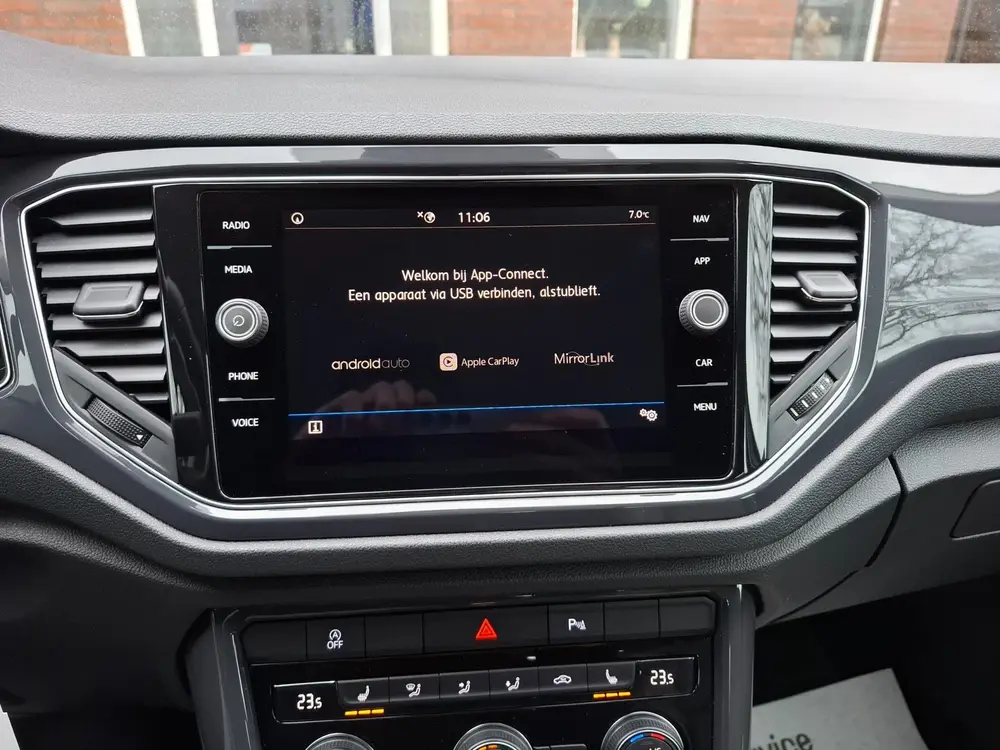 Volkswagen T-Roc 1.5 TSI Sport. volledig leder dealer onderh uit 2019, foto 14