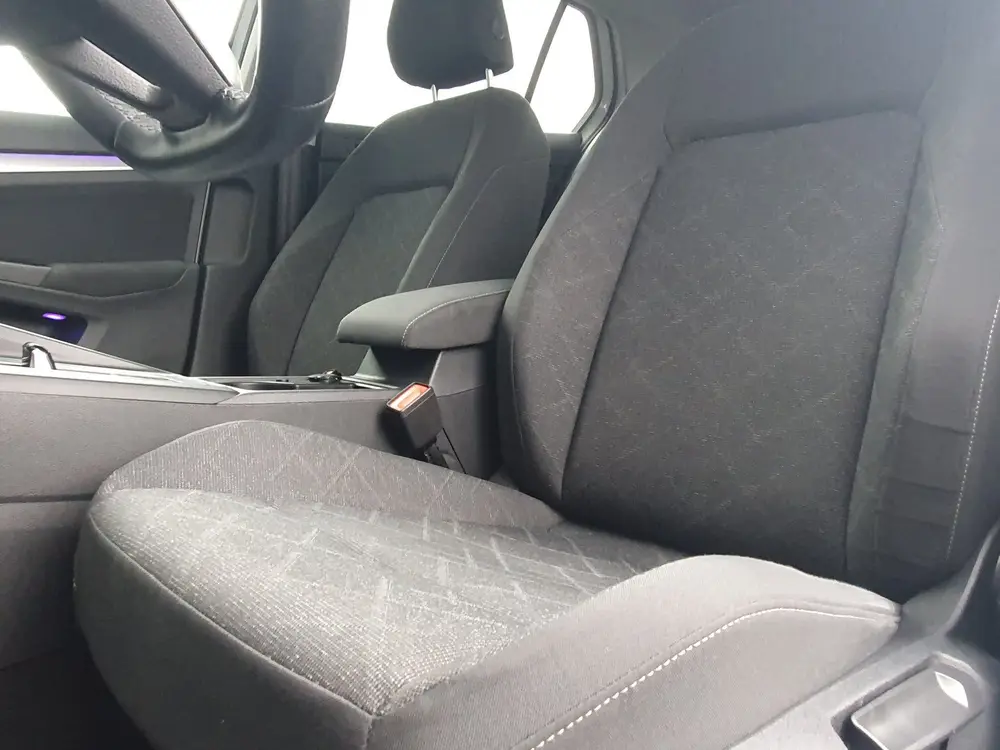 Volkswagen Golf 1.0 eTSI Life Business NAVI/DIG.COCKPIT/LED/ uit 2021, foto 4