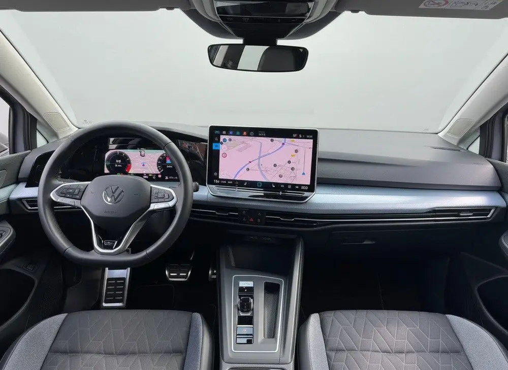 Volkswagen Golf 1.5 eHybrid 204PK PLUG IN. LIFE CAMERA/NAVI/ uit 2025, foto 2