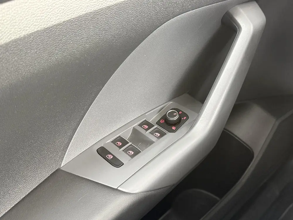 Volkswagen T-Cross 1.0 TSI R-Line virtual dash carplay uit 2020, foto 16