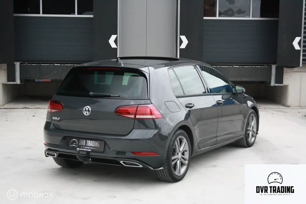 Volkswagen Golf 1.5 TSI R-Line DSG Pano Virtual 150PK Camera uit 2019, foto 2