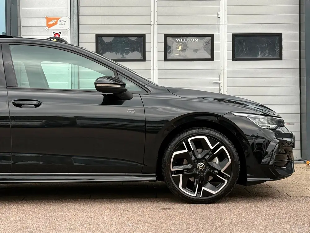 Volkswagen Golf 1.5 eTSI R-Line Edition| PANO| HUD| uit 2025, foto 13