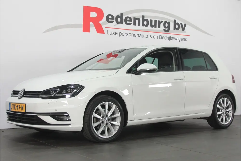 Volkswagen Golf 1.5 TSI Highline - Navi / Camera / Dodehoek uit 2019