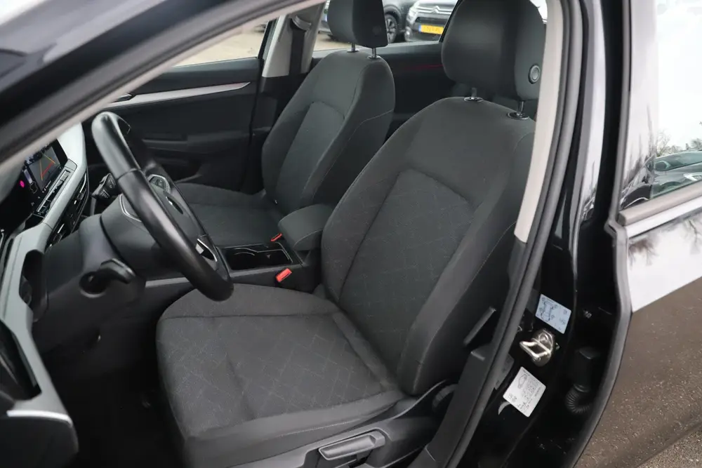 Volkswagen Golf Variant 1.0 TSI Life 110PK Trekhaak Navigati uit 2021, foto 7