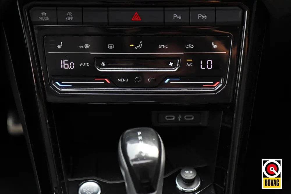 Volkswagen T-Roc 1.5 TSI 3x R-Line|IQ-LIGHT|PANO|CAMERA|MEMO uit 2023, foto 13