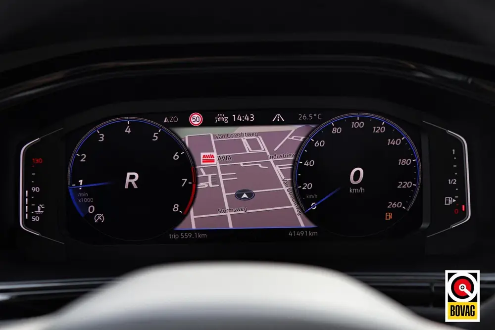 Volkswagen T-Roc 1.5 TSI 3x R-Line|IQ-LIGHT|PANO|CAMERA|MEMO uit 2023, foto 15
