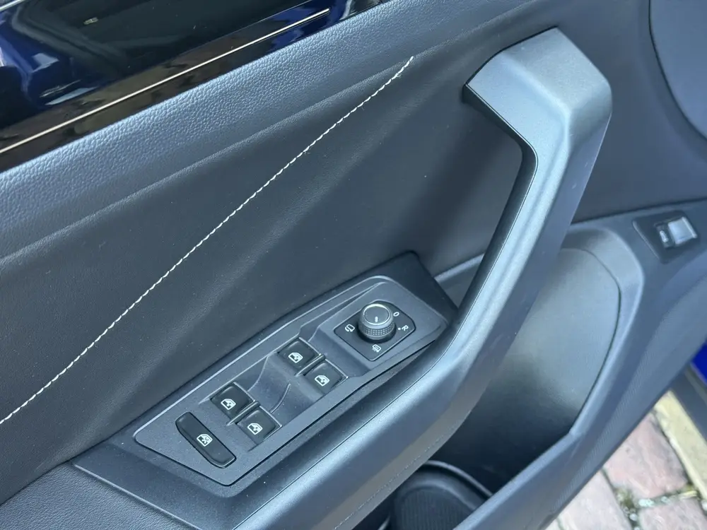 Volkswagen T-Roc 1.5 TSI R-Line | Keyless | Camera | Black S uit 2023, foto 16