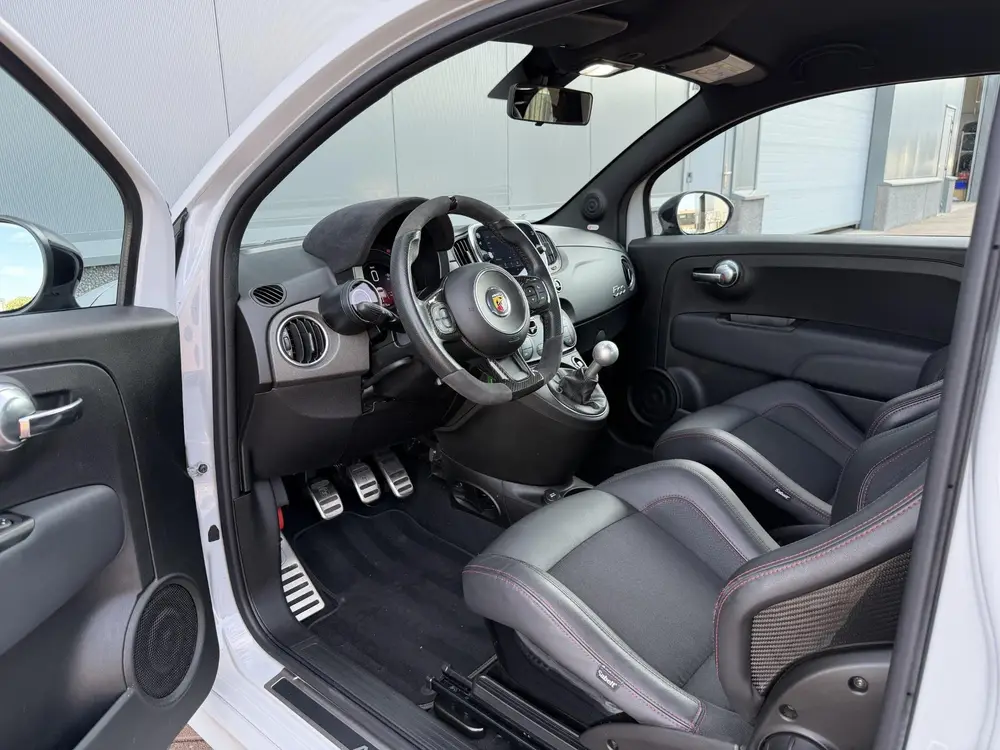 Abarth 595 1.4 T-Jet Esseesse 70th Anniversary BEATS | AKRA uit 2020, foto 9