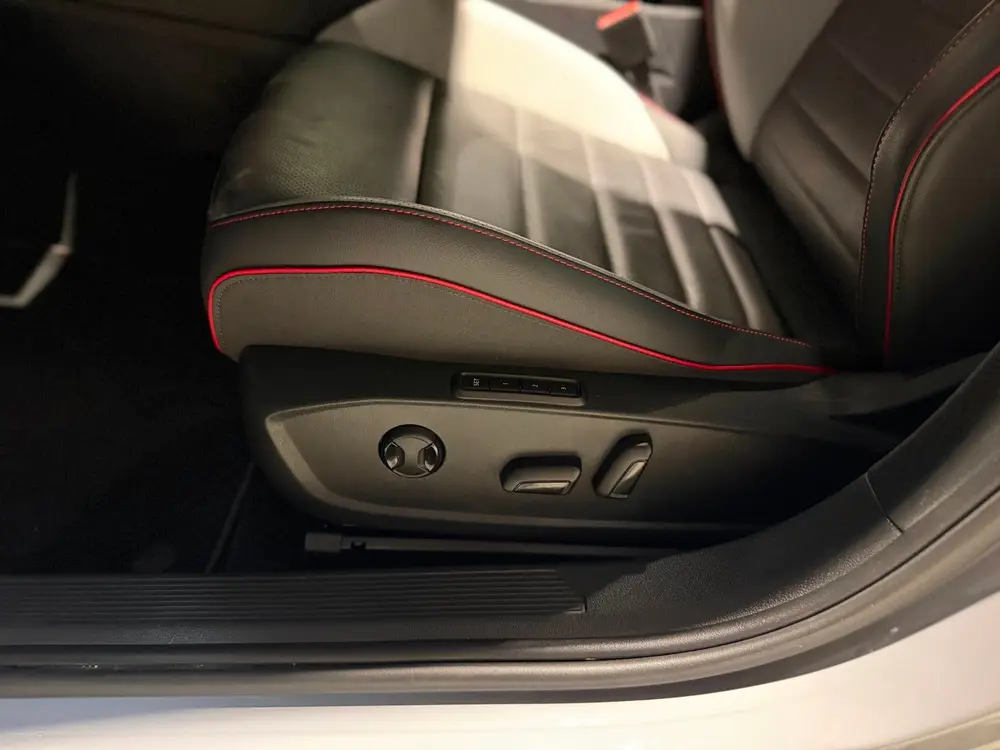 Volkswagen Golf 2.0 TSI GTI Clubsport Akrapovic|Pano|HUD|Mat uit 2024, foto 19