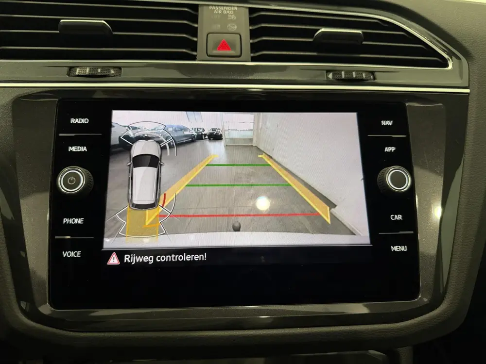 Volkswagen Tiguan 1.5 TSI R-Line | Panoramdak | Trekhaak | D uit 2022, foto 12