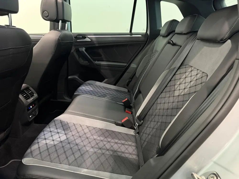 Volkswagen Tiguan 1.5 TSI R-Line | Panoramdak | Trekhaak | D uit 2022, foto 8
