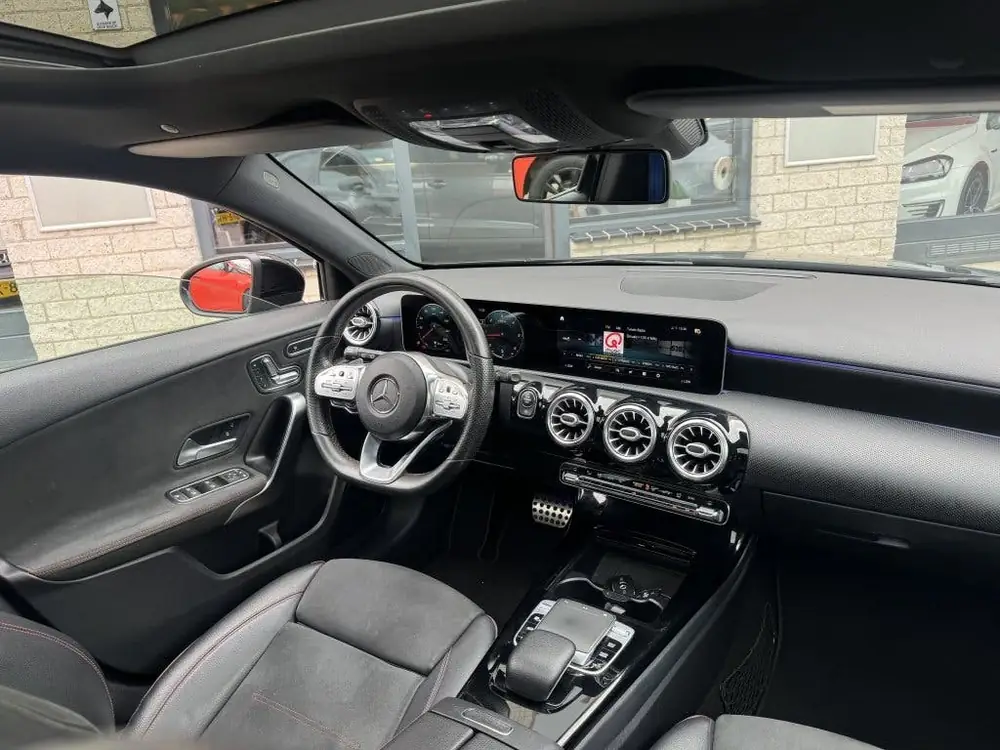Mercedes-Benz A-Klasse 200d Panoramadak Amg Pakket Matrix Le uit 2019, foto 2