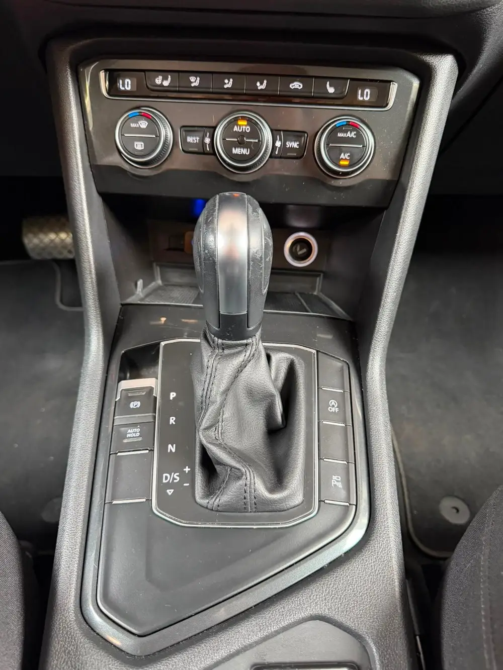 Volkswagen Tiguan 1.5 TSI ACT Highline Business R 360 Camera uit 2020, foto 17